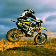 2D酷炫摩托车游戏最新版